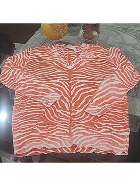 Michael Kors Woamens Animal Print Light V Neck sweater Medium